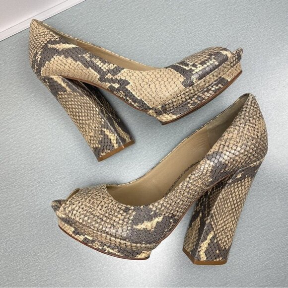 BCBGMaxazria Women's Dahlia 1 Pumps High Heel Snake Embossed Leather 8 B/38 - Picture 2 of 16